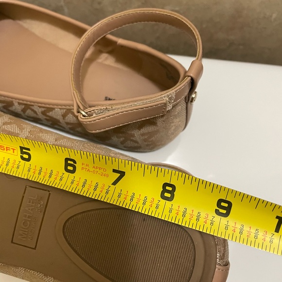 COPY - New MK flats size 4 but runs big - Picture 11 of 16